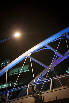 포토 JPG 남자 가로등 난간 피곤 한명 정장 상반신 성인 야외 앞모습 30대 기댐 한국인 도시 비즈니스맨 고독 야간 퇴근 그리움 육교 성인남자한명만 장년남자한명만 국내포토 자연요소 1 옷 공공시설 감정 뷰포인트 컨셉 비즈니스 모션 사람 동양인 장년 다리_건축물 직장인 출퇴근 남자한명만 성인남자만 장년남자만 파일형식