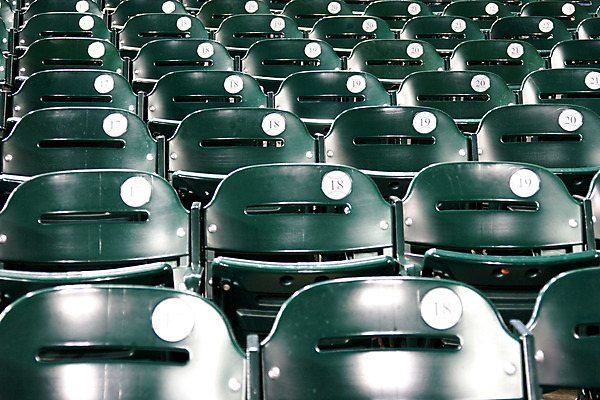 포토 JPG 해외이미지 스포츠 의자 공 서기 사람 이벤트 사람없음 야외 미국 경쟁 경기장 외침 야구 게임 부채 그룹 티켓 군중 플라스틱 인기 지원 챔피언 해외202004 해외포토 가구 컨셉 북아메리카 스포츠시설 모션 재질 놀이 구기 소리 파일형식 이미지허브