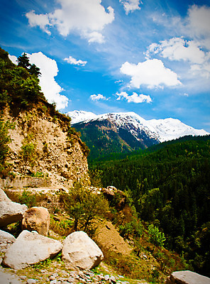 포토 JPG 해외이미지 구름 여행 자연 하늘 휴가 휴식 산 풍경 사람없음 야외 여름 파란색 여행객 계곡 산책 활발 하이킹 자유 바위 정상 고도 상승 알프스 강렬 생태학 선로 절정 히말라야 해외202004 해외포토 자연요소 계절 교육 유럽 컬러 컨셉 레저 사람 돌_바위 생태계 파일형식 산맥 이미지허브