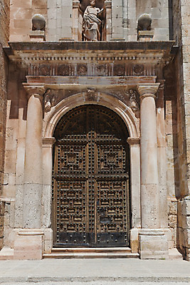 포토 JPG 해외이미지 유럽 종교 여행 건축양식 풍경 사람없음 건물 교회 문 탑 맑음 바위 운명 기둥 도시 역사 스페인 옛날 해외202004 해외포토 건축물 건축 나라 날씨 파일형식 이미지허브