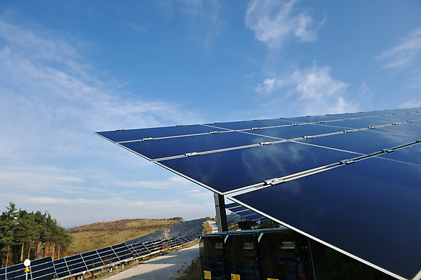 포토 JPG 해외이미지 주간 구름 하늘 사람없음 야외 태양에너지 집열판 해외202004 해외포토 자연요소 그린에너지 파일형식 이미지허브