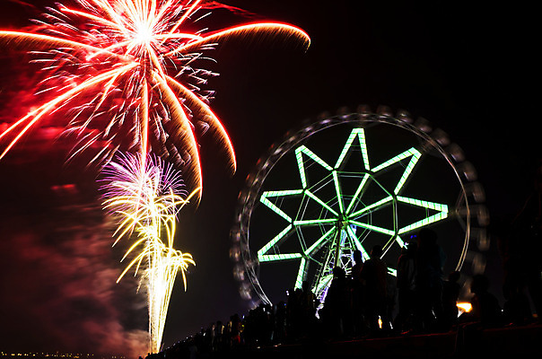 포토 JPG 해외이미지 별 분홍색 백그라운드 불 휴가 불꽃 조명 폭죽 사람 사람없음 빨간색 관광지 노란색 파티 크래커 경쟁 공연 로켓 축하 야간 발사 폭발 폭탄 전시회 보여주기 독립 웅장함 유흥 해외202004 해외포토 자연요소 컬러 여행 컨셉 모션 이벤트 쿠키 전시 폭발물 파일형식 이미지허브