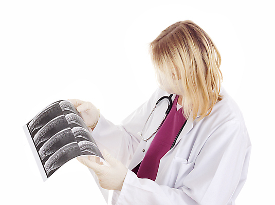 포토 JPG 해외이미지 백인 직업 여자 과학 청진기 성공 건강 병원 한명 사람 성인 약 진료 환자 의사 흰색 업무 실험실 척추 컨설턴트 보험 조제 고립 돌봄 염증 지원 헬프 해외202004 해외포토 서양인 1 컬러 컨셉 의학 의료기기 모션 뼈 실험 의료진 작업 도움 전문직 질병 상담 만들기 파일형식 이미지허브