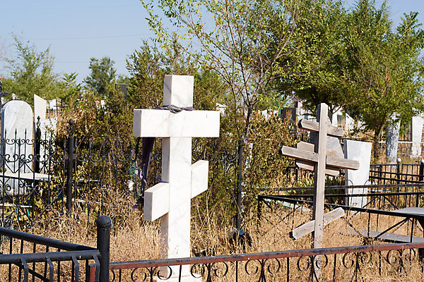 포토 JPG 해외이미지 계절 꽃 종교 십자가 그림자 사람없음 초록색 빛 교회 평화 어둠 가을 바위 흰색 시골 죽음 예수 비석 심볼 묘사 부드러움 애도 천국 기념물 폴란드 천연기념물 종료 땅바닥 브로츠와프 옛날 해외202004 해외포토 식물 유럽 컬러 컨셉 종교건축 바닥 건물 돌_바위 신_종교 감각 파일형식 이미지허브