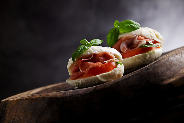 포토 JPG 해외이미지 음식 치즈 패스트푸드 샌드위치 건강 돼지고기 사람없음 맛 허브 향수 햄 향기 아로마 베이컨 핸드메이드 해외202004 해외포토 식물 컨셉 유제품 육류 화장품 인스턴트 냄새 파일형식 이미지허브