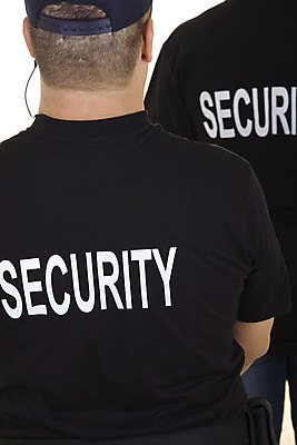 포토 JPG 해외이미지 남자 유니폼 2 텍스트 한명 경비 안전 사람 이벤트 단어 힘 재킷 콘서트 흰색 관찰 경찰 보호 군중 소프트포커스 위험 보안 근육질 감시 경호원 고립 장교 해외202004 해외포토 직업 문자 1 옷 컬러 컨셉 모션 근육 촬영기법 외투 공연 몸매 파일형식 이미지허브