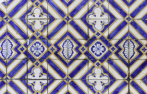 포토 JPG 해외이미지 전통 디자인 외관 벽 백그라운드 꽃무늬 패턴 건축양식 추상 바닥 주택 미술 사람없음 건물 장식 파란색 컬러풀 수확 골동품 흰색 도자기 포르투갈 타일 묘사 질감 정사각형 모자이크 모음 수공예 리스본 엘리먼트 옛날 해외202004 해외포토 도형 건축물 건축 꽃 유럽 컬러 무늬 농업 문화예술 공예 파일형식 이미지허브