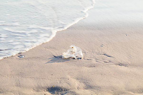 포토 JPG 해외이미지 모래 파도 바다 자연 사람없음 야외 물 파란색 글로벌 환경 재활용 쓰레기 플라스틱 규칙 생태학 중고 해외202004 해외포토 자연요소 교육 컬러 재질 친환경 생태계 파일형식 이미지허브