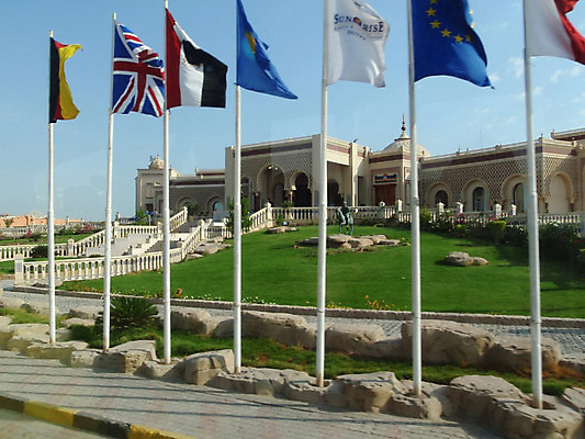 포토 JPG 해외이미지 바다 자연 호텔 휴식 이집트 풍경 사람없음 빨간색 초록색 여름 산책 깃발 해외202004 해외포토 계절 컬러 컨셉 아프리카 숙소 생태계 파일형식 이미지허브