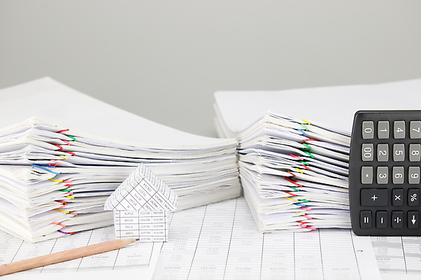 포토 JPG 해외이미지 종이 비즈니스 성공 설계 주택 사람없음 목재 금융 연필 갈색 쌓기 검은색 자료 계산기 흰색 업무 인쇄 보고서 문서 영수증 시트 계좌 옛날 해외202004 해외포토 나무 컬러 컨셉 재료 모션 문구용품 학용품 건물 경제 필기구 장비 작업 파일형식 이미지허브