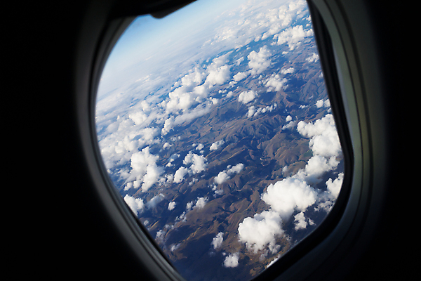 포토 JPG 해외이미지 구름 비즈니스 창문 하늘 바람 휴가 사람없음 파란색 비행 크루즈 땅 고도 오르기 지역 천국 해외202004 해외포토 자연요소 컬러 배_교통 모션 날씨 파일형식 이미지허브