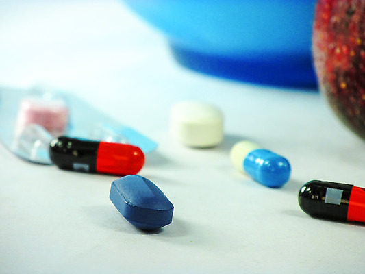 포토 JPG 해외이미지 직업 백그라운드 과일 청진기 탁자 건강 병원 사람없음 치료 약 진료 듣기 장비 의사 흰색 기구 공구 하트 긴급 맥박 질병 약국 측정 보고서 처방 건강식 고립 돌봄 심장병 약사 해외202004 해외포토 모양 음식 컬러 가구 의학 의료기기 모션 의료진 도구 파일형식 이미지허브