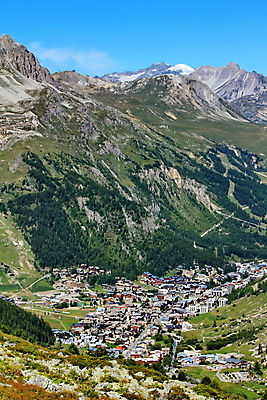 포토 JPG 해외이미지 겨울 자동차 자연 휴가 스키 산 풍경 사람없음 계곡 추위 프랑스 가루 휴양지 빙하 평야 눈내림 해외202004 해외포토 계절 유럽 육상교통 겨울스포츠 눈_날씨 장소 생태계 파일형식 이미지허브