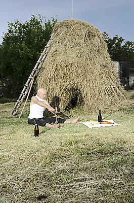 포토 JPG 해외이미지 나무 1 전통 손 계절 남자 문화 밭 농업 자연 노동자 손잡이 한명 사람 잔디 야외 목재 초록색 농장 정원 장비 수확 공구 시골 업무 농부 자르기 원예 날카로움 손질 옛날 원예사 조작 철강 해외202004 해외포토 식물 직업 산업 컬러 재료 모션 취미 신체부위 도구 작업 생태계 파일형식 이미지허브