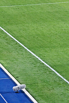 포토 JPG 해외이미지 유럽 선 스포츠 무늬 밭 놀이 잔디 사람없음 야외 초록색 파란색 축구 텔레비전 소리 경쟁 경기장 게임 흰색 깃발 묘사 마이크 사인 싱글 분필 땅바닥 생존 해외202004 해외포토 식물 나라 컬러 음향기기 컨셉 농업 스포츠시설 바닥 전자제품 구기 초크 파일형식 이미지허브