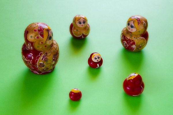 포토 JPG 해외이미지 전통 인형 실내 사람없음 목재 장식 가로 빨간색 세트 장난감 그리기 그룹 황금 작음 러시아 기념품 녹색배경 소비에트 이국적 핸드메이드 해외202004 해외포토 나무 유럽 컬러 백그라운드 재료 모션 내부 초록색 크기 오브젝트 파일형식 이미지허브