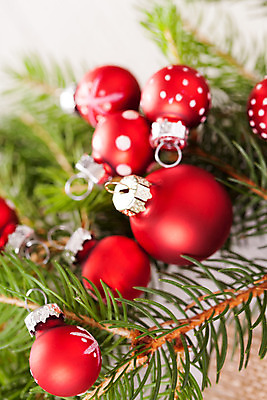 포토 JPG 해외이미지 잎 크리스마스장식 크리스마스 실내 사람없음 아웃포커스 오너먼트 해외202004 해외포토 식물 기념일 촬영기법 내부 파일형식 이미지허브