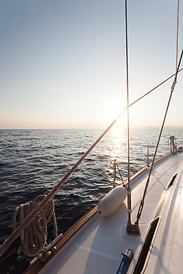 포토 JPG 해외이미지 바다 섬 여행 요트 하늘 휴가 불꽃 파노라마 풍경 사람없음 물 여름 빛 햇빛 태양 침묵 일몰 만 보트 해외202004 해외포토 자연요소 계절 배_교통 불 촬영기법 노을 소리 파일형식 이미지허브