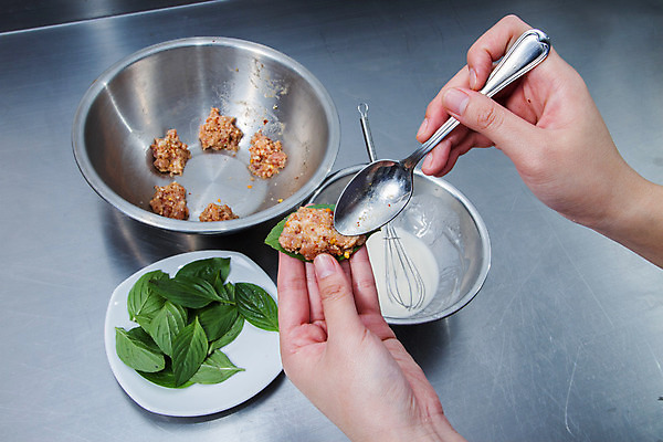 포토 JPG 해외이미지 접시 유럽 길 음식 채소 오이 감자 실내 건강 육류 돼지고기 요리 사람없음 옆모습 케이크 식사 저녁식사 당근 튀김 큼 자르기 굽기 크림 양배추 반죽 패티 점심식사 고립 딜 해외202004 해외포토 식기 나라 뷰포인트 식재료 모션 디저트 뿌리채소 내부 크기 구이 파일형식 이미지허브