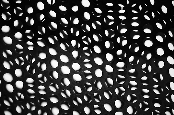 포토 JPG 해외이미지 디자인 산업 벽 백그라운드 패턴 일러스트 추상 사람없음 빛 금속 검은색 어둠 소리 회색 판넬 구멍 그릴 보호 철 질감 철사 창살 시트 망사 철강 해외202004 해외포토 컬러 컨셉 무늬 재질 주방용품 직물 파일형식 이미지허브