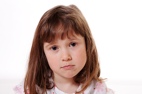 포토 JPG 해외이미지 백인 여자 얼굴 어린이 한명 청춘 슬픔 흰색 표현 작음 흰배경 고립 해외202004 해외포토 서양인 1 감정 컬러 백그라운드 컨셉 사람 신체부위 크기 파일형식 이미지허브