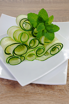 포토 JPG 해외이미지 그릇 음식 조각 잎 다이어트 채소 재료 부분 오이 기술 건강 요리 사람없음 저녁식사 샐러드 신선 고명 변화 아침식사 자르기 민트 상쾌 유기농 브런치 롤 칼로리 점심식사 숙성 채식주의자 개조 해외202004 해외포토 식물 식기 웰빙 감정 컨셉 모션 식사 허브 채식 파일형식 이미지허브