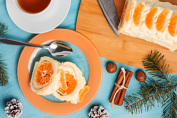 포토 JPG 해외이미지 단면 디저트 귤 실내 사람없음 하이앵글 롤케이크 해외202004 해외포토 음식 뷰포인트 과일 내부 케이크 파일형식 이미지허브