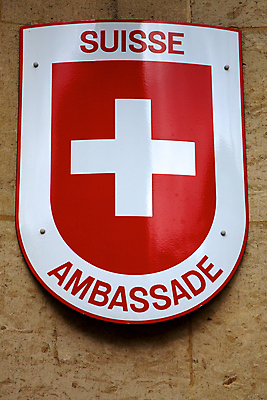 포토 JPG 해외이미지 접시 벽 건축양식 사람없음 건물 빨간색 금속 흰색 스위스 해외202004 해외포토 식기 건축물 건축 유럽 컬러 재질 파일형식 이미지허브