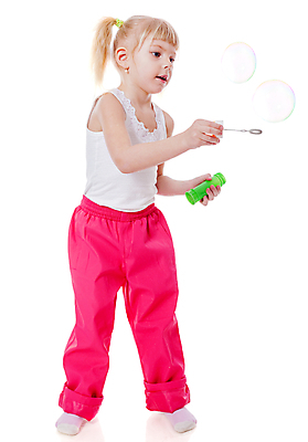 포토 JPG 해외이미지 전신 1 응시 행복 어린이 분홍색 장난 모션 놀이 관리 한명 서기 미소 금발 놀람 활발 거품 기쁨 자유 흰색 관찰 잡기 불기 호기심 흥분 비누 고립 유일 해외202004 해외포토 헤어스타일 시선 감정 컬러 컨셉 표정 사람 위생용품 파일형식 이미지허브