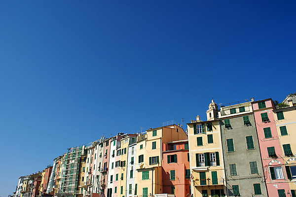 포토 JPG 해외이미지 주간 건축양식 하늘 주택 풍경 사람없음 야외 건물 마을 이탈리아 해외202004 해외포토 자연요소 건축물 건축 유럽 파일형식 이미지허브