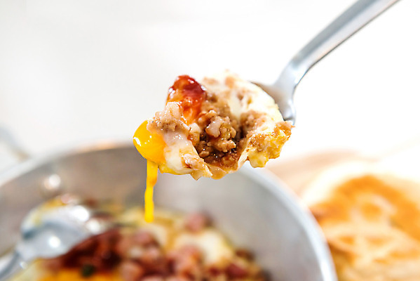 포토 JPG 해외이미지 음식 아침 육류 돼지고기 요리 사람없음 노란색 계란 식사 튀김 흰색 신선 소시지 맛 아침식사 굽기 햄 베이컨 노른자 해외202004 해외포토 주간 컬러 컨셉 식재료 알 가공식품 구이 파일형식 이미지허브