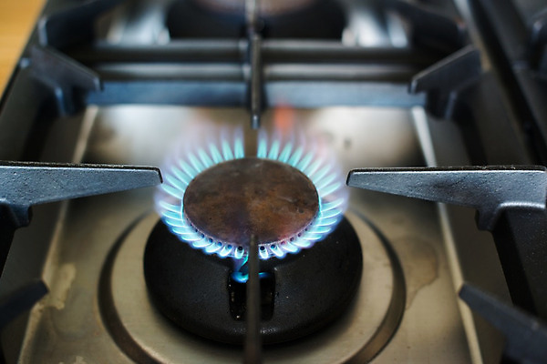 포토 JPG 해외이미지 불 주택 따뜻함 요리 사람없음 파란색 빛 금속 주방 어둠 기계 장비 에너지 반지 레인지 뜨거움 원형 오븐 위험 난로 버너 묘사 화석 연료 가스 내추럴 광 철강 화상 해외202004 해외포토 자연요소 도형 컬러 컨셉 장신구 재질 건물 가전제품 상처 난방기 파일형식 이미지허브