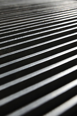 포토 JPG 해외이미지 접시 선 백그라운드 패턴 표면 추상 새로움 바닥 경비 사람없음 반사 금속 검은색 힘 덮개 흰색 도시 바 구멍 거친 전철 철 감옥 부식 질감 창살 그런지 땅바닥 옛날 철강 하수 해외202004 해외포토 식기 육상교통 컬러 컨셉 무늬 재질 대중교통 안전 물 뚜껑 보호 파일형식 이미지허브