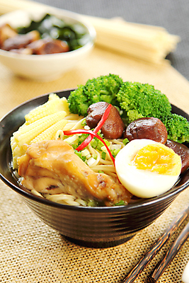 포토 JPG 해외이미지 아시아 음식 여행 다이어트 채소 고추 파스타 건강 요리 동양인 사람없음 빨간색 초록색 컬러풀 갈색 노란색 계란 일본 식사 저녁식사 치킨 어둠 버섯 흰색 해조류 수프 브로콜리 국수 밀가루 칼로리 파 점심식사 대두 삶기 입가심 짠맛 해외202004 해외포토 나라 컬러 서양음식 인종 알 면류 해양식물 맛 가루 닭고기요리 파일형식 이미지허브