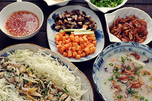 포토 JPG 해외이미지 접시 아시아 음식 채소 밥 양파 추상 요리 동양인 사람없음 컬러풀 치킨 버섯 놀람 당근 고통 사발 아침식사 먹기 향신료 양배추 베트남 땅콩 방법 핸드메이드 해외202004 해외포토 식기 감정 나라 컬러 무늬 모션 뿌리채소 표정 인종 식사 동남아시아 견과류 사기그릇 닭고기요리 향미료 파일형식 이미지허브