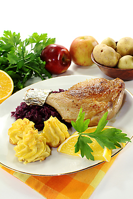 포토 JPG 해외이미지 전통 접시 음식 오리 육류 사람없음 파티 식당 축제 축하 먹기 허브 메뉴 잔치 베이징 드럼스틱 해외202004 해외포토 식물 식기 컨셉 식재료 모션 조류 이벤트 상점 중국 파일형식 이미지허브