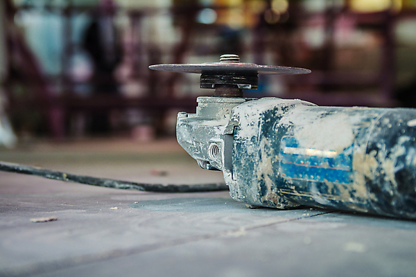 포토 JPG 해외이미지 직업 산업 백그라운드 패턴 포장 표면 바닥 실내 사람없음 건물 쌓기 금속 기계 장비 건설현장 회색 도구 공구 바퀴 원형 칼날 보행로 수리 닫기 자르기 철 타일 그라인더 갈기 용접 철강 커터 콘크리트 세련 해외202004 해외포토 도형 건축물 길 컬러 무늬 모션 재질 건설업 내부 커피용품 파일형식 이미지허브