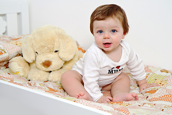 포토 JPG 해외이미지 동물 백인 1 여자 행복 감정 어린이 백그라운드 포옹 놀이 선물 한명 사람 장난감 기쁨 게임 흰색 표현 아기 신생아 행운 개 작음 만족 부드러움 걸음마 돌봄 해외202004 해외포토 서양인 컬러 컨셉 포유류 안기 모션 감각 크기 파일형식 이미지허브