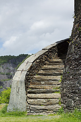 포토 JPG 해외이미지 구름 벽 건축양식 하늘 사람없음 건물 계단 바위 역사 단계 해외202004 해외포토 자연요소 건축물 건축 돌_바위 파일형식 이미지허브