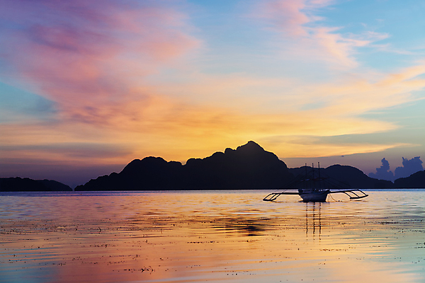 포토 JPG 해외이미지 구름 아시아 바다 여행 자연 하늘 휴가 열대 산 풍경 사람없음 여름 관광지 동남아시아 황혼 일몰 젖음 보트 언덕 석호 명승지 열대기후 해외202004 해외포토 자연요소 계절 나라 배_교통 노을 생태계 파일형식 이미지허브