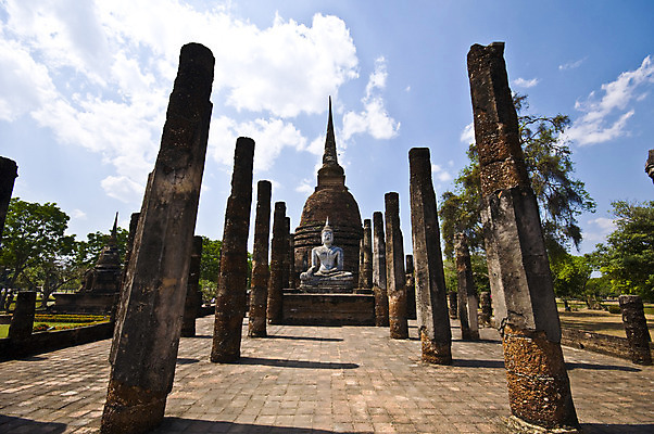 포토 JPG 해외이미지 공원 아시아 종교 여행 불교 건축양식 태국 벽돌 동양인 사람없음 건물 조각상 탑 사찰 역사 명상 폐허 신성 사리탑 숭배 옛날 해외202004 해외포토 건축물 공공시설 건축 나라 종교건축 인종 조형물 파일형식 이미지허브