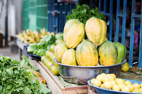 포토 JPG 해외이미지 음식 오렌지 과일 비즈니스 선반 건강 종류 사람없음 야외 빨간색 초록색 컬러풀 세일 상점 신선 시장 구매 상품 레몬 상업 소매 내추럴 파파야 해외202004 해외포토 컬러 가구 쇼핑 열대과일 파일형식 이미지허브