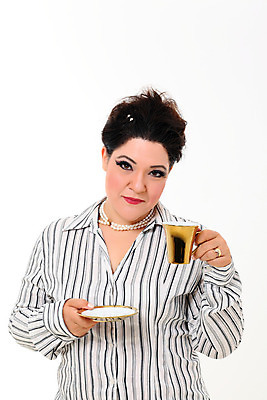 포토 JPG 해외이미지 백인 모델 1 손 여자 행복 얼굴 커피 음료 아침 건강 한명 사람 성인 컵 유행 카페 머그컵 흰색 뜨거움 황금 아침식사 플러스 아로마 치수 카푸치노 에스프레소 고립 스타일 해외202004 해외포토 주간 서양인 식기 기호 감정 컬러 신체부위 상점 식사 파일형식 이미지허브