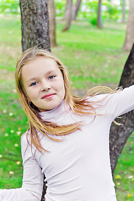 포토 JPG 해외이미지 백인 라이프스타일 여학생 유럽 어린이 스포츠 포즈 휴식 건강 한명 미소 야외 여름 운동 흰색 9 8 6 7 해외202004 해외포토 서양인 1 학생 계절 여자 나라 컬러 컨셉 표정 사람 생활 숫자 파일형식 이미지허브