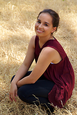 포토 JPG 해외이미지 나무 백인 공원 여자 행복 얼굴 어린이 학교 자연 한명 미소 사람 성인 야외 10대 초록색 여름 청춘 맑음 흰색 해외202004 해외포토 서양인 식물 1 계절 공공시설 교육 감정 컬러 컨셉 청소년 날씨 표정 신체부위 생태계 파일형식 이미지허브