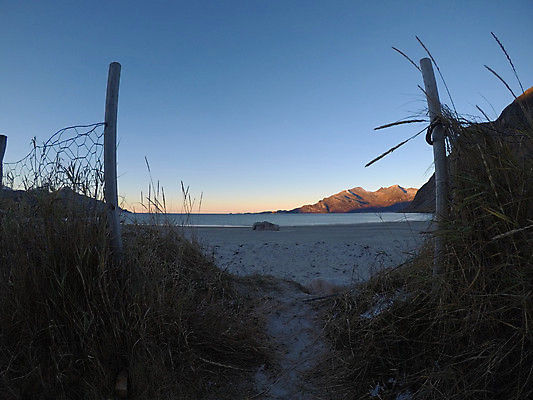 포토 JPG 해외이미지 계절 모래 파도 바다 여행 백그라운드 모션 자연 하늘 표면 바람 산 노르웨이 풍경 사람없음 물 파란색 모래사장 햇빛 반사 맑음 흐름 추위 흰색 오픈 원형 떨어짐 북극 대문 봉 북쪽 절정 수평선 해외202004 해외포토 자연요소 도형 유럽 컬러 컨셉 날씨 태양 문 극지방 방향 생태계 파일형식 이미지허브