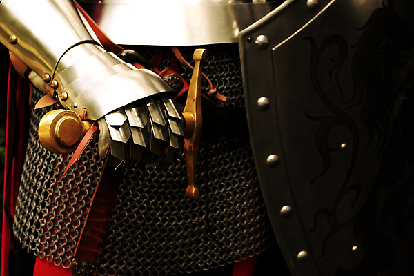 포토 JPG 해외이미지 손 무기 장갑 사람 사람없음 빨간색 빛 금속 검은색 어둠 힘 골동품 중세 역사 클래식 칼 고급 보호 은색 위험 철 심볼 오브젝트 싸움 전쟁 공상 방패 무거움 전사 갑옷 세피아 옛날 철강 해외202004 해외포토 잡화 컬러 컨셉 모션 재질 촬영기법 신체부위 무게 보호장비 파일형식 이미지허브