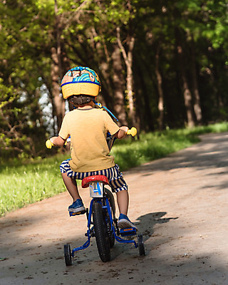 포토 JPG 해외이미지 공원 도로 어린이 스포츠 포즈 자연 건강 안전 동양인 소년 사람없음 야외 운동 자전거 미국 시골 바퀴 승차 숲 헬멧 작음 오솔길 속도 순환 사이클링 내추럴 걸음마 바이킹 선로 콘크리트 텍사스 해외202004 해외포토 공공시설 남자 길 북아메리카 교통시설 모션 사람 인종 바이크 보호장비 크기 육상스포츠 생태계 파일형식 이미지허브