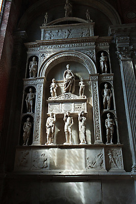 포토 JPG 해외이미지 유럽 종교 벽 조각 섬 건축양식 실내 미술 사람없음 내부 세계 조각상 교회 이탈리아 무덤 중세 역사 재산 땅 묘사 베네치아 천연기념물 고딕 르네상스 바실리카 옛날 해외202004 해외포토 건축 나라 문화예술 금융 조형물 파일형식 이미지허브