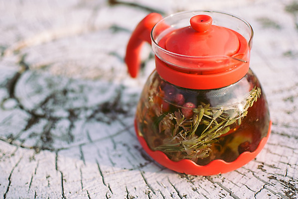 포토 JPG 해외이미지 식물 전통 열매 음료 음식 백그라운드 잎 과일 유리 탁자 딸기 건강 사람없음 야외 목재 컵 빨간색 초록색 갈색 검은색 머그컵 흰색 신선 뜨거움 투명 액체 달콤 아침식사 냄비 찻주전자 레몬 민트 허브 아로마 산딸기 블랙베리 고립 숙성 뱅쇼 해외202004 해외포토 나무 식기 컬러 가구 재료 재질 주전자 와인 식사 맛 솥 파일형식 이미지허브